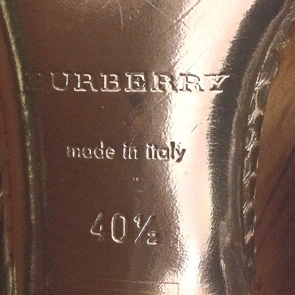 🎉H.P🎉BURBERRY SILVER LEATHER HEELS - Picture 3 of 4